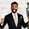 النجم المصري محمد صلاح مهاجم فريق ليفربول الإنقليزي  يتوج بجائزة أفضل لاعب في إنقلترا،