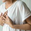 أخصائي أمراض قلب: “الضغط النفسي يسبب ضيق تنفس وتسارع نبضات”